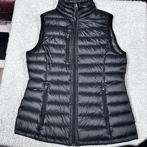 Elevate Whistler Soft Light Down Vest Black, Zip Front, Three Zip Pockets, S/P